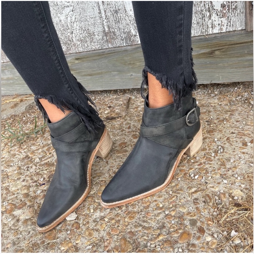 FREE PEOPLE Back Loop Ankle Boot Wash Black, size 38.5